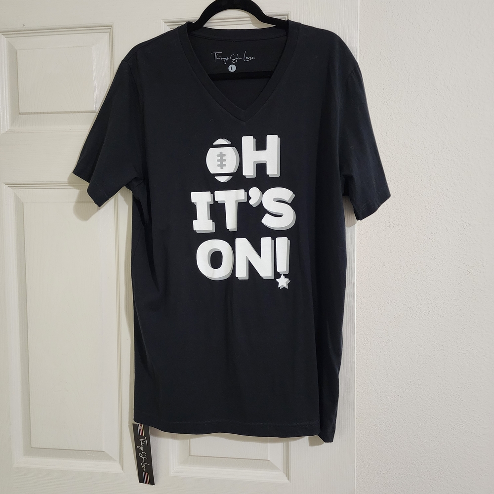Things She Loves "Oh It's On!" Game Day T-Shirt Size L NWT